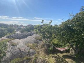 Summerhouse at the cost with lovely garden, Lysekil